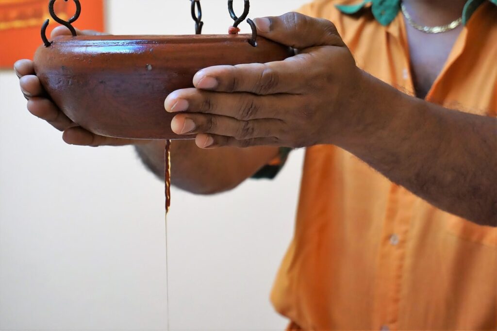 Ölgüsse im Ayurveda